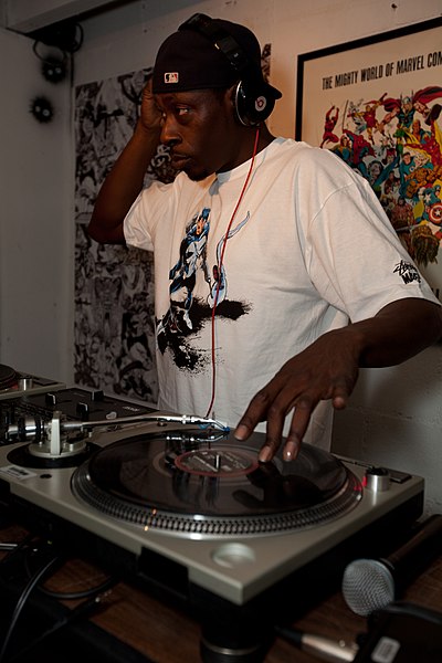 File:Pete Rock at Launch Party.jpg