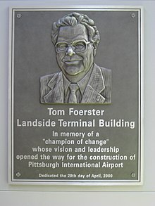 Internationaler Flughafen Pittsburgh - Plakette 01.JPG