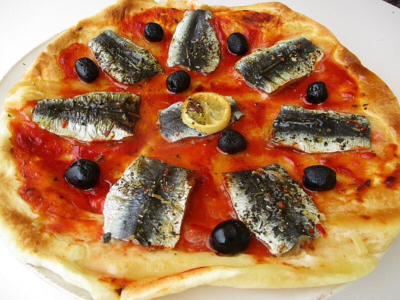 File:Pizza Hot Sardines 02.jpg