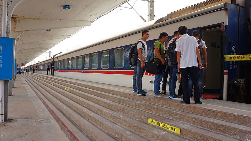 File:Platform 3 of Haining Railway Station.JPG