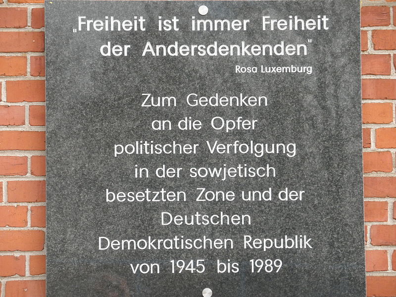 File:Plauen Gedenktafel Opfer SBZ und DDR.JPG