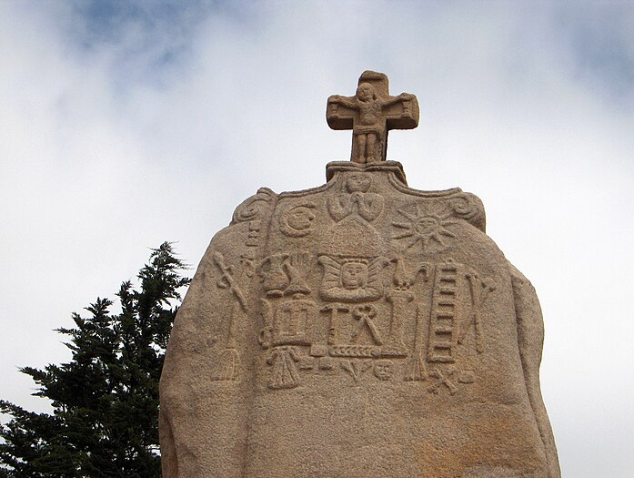 Menhir de Saint-Uzec christianisé