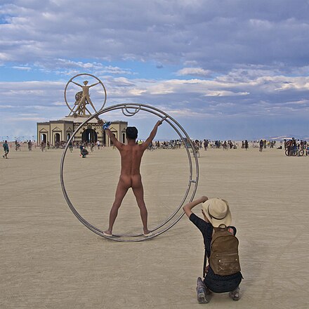 Naked participant at Burning Man 2016 posing[30] as Leonardo da Vinci's Vitruvian Man