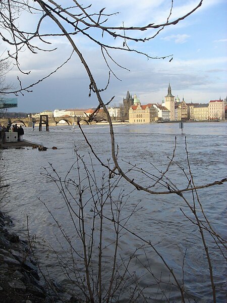 File:Praha - Kampa - View NNE on Karlův most & Vltava Flooding.jpg