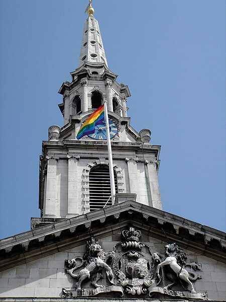 File:Pride London 2004 40.jpg