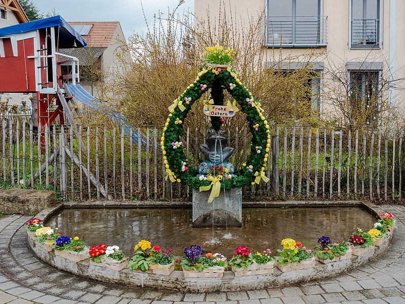 File:Priesendorf Osterbrunnen 2016 -20160327-RM-151433.jpg