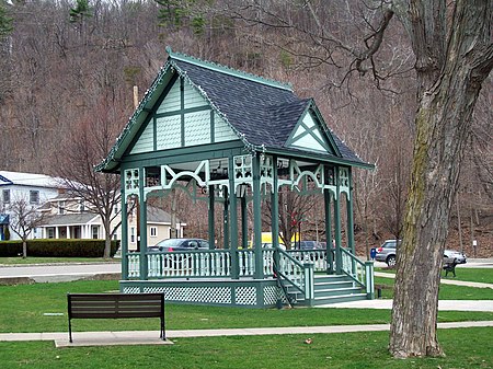 Pulteney Square Bandstand Apr 11.JPG