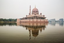Putra Mosque, Putrajaya.jpg