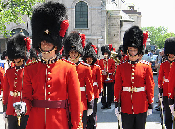 Soldiers of the Royal 22e Régiment exercising the freedom of the city in front of Quebec City's City Hall, on 3 July 2006