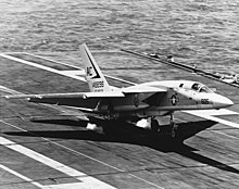 Eine RA-5C der RVAH-1 landet 1969 auf der USS Saratoga