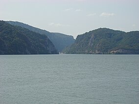 Dunărea la Cazane (zona Dubova)