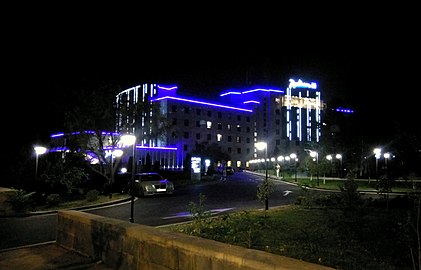 Ռեդիսոն Բլու Հոթել Երևանը այգու տարածքում