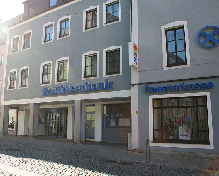 File:Raiffeisenbank Auerbach.jpeg