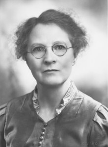 Dominee Winifred Kiek 1935.png