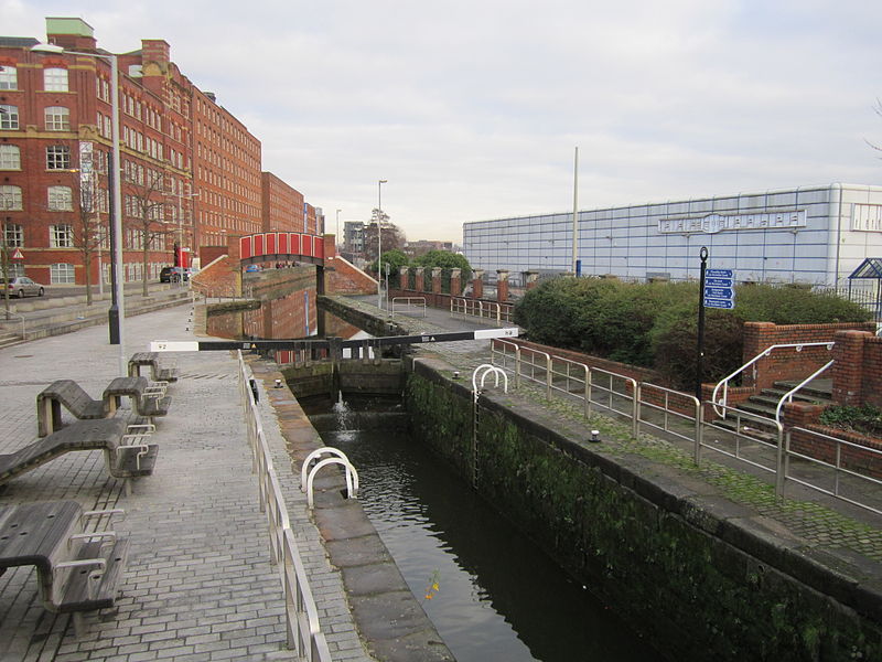 File:Rochdale Canal, Manchester (1).jpg
