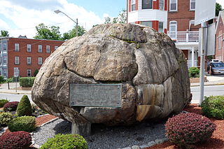 <span class="mw-page-title-main">Rollstone Boulder</span> Glacial erratic in Fitchburg, Massachusetts