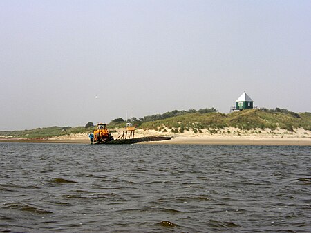 Rottumerplaat vanuit zee - observatietoren.JPG