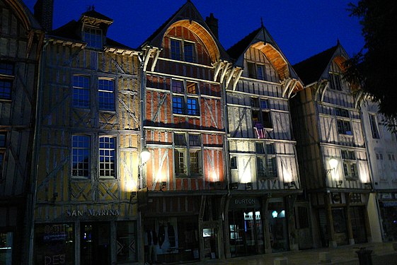 Rue Émile-Zola in Troyes, France