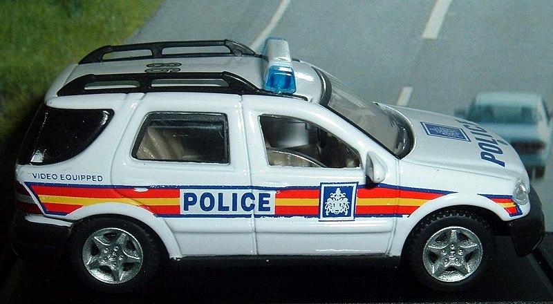 File:S121 Mercedes ML320 - UK Metropolitan Police (2462888014).jpg