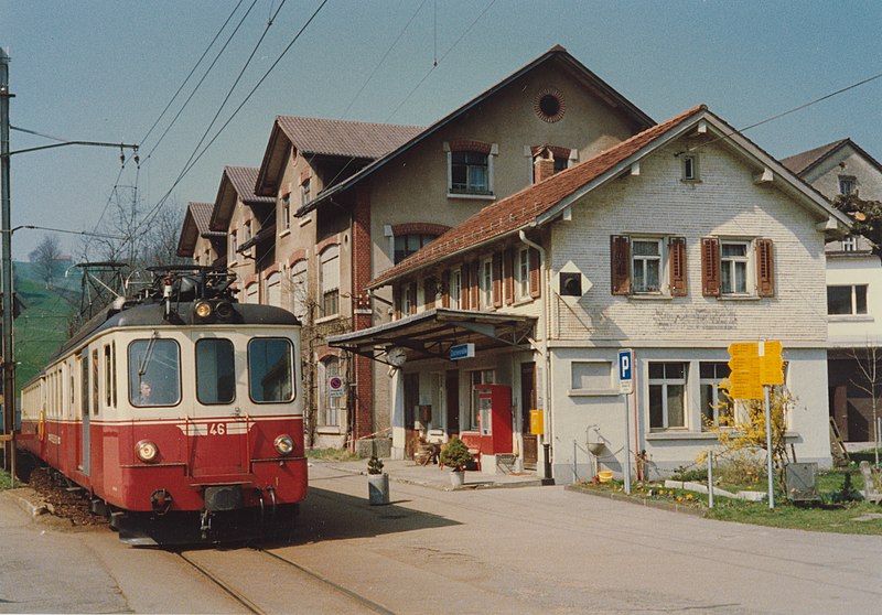 File:SBB Historic - F 122 01230 001 - Zuerchersmuehle AB Stationsgebaeude mit Pendelzug BDe 44-Pendelzug.jpg