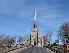 Pont sur la rivière Etchemin dans le village de Saint-Henri.