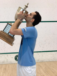 Sam Khalifa slaví vítězství v Collegiate National Title.png