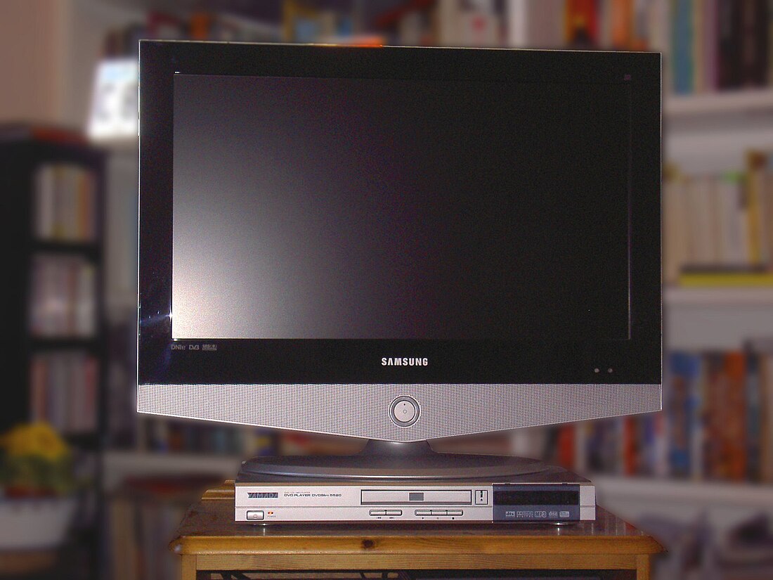 File:Samsung LE26R41BD and Yamada DVD player 20030624.jpg