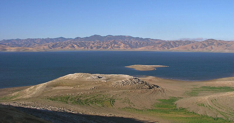 File:San Luis reservoir.jpg