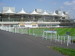 Parade Ring van Sandown Park Racecourse in Esher