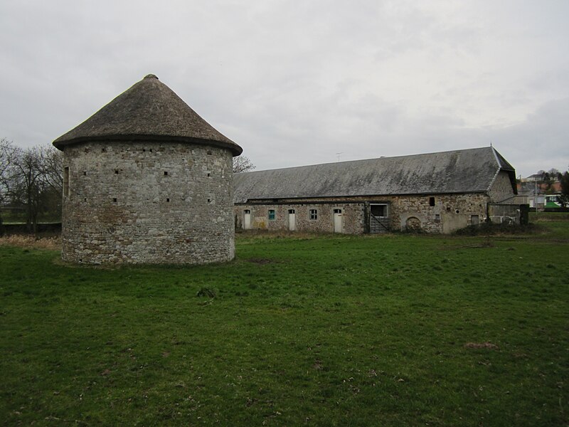 File:Saussey - Domaine du grand Beaucoudray.JPG