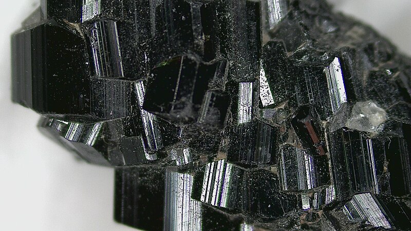 File:Schorl - NaFe2+3Al6(BO3)3Si6O18(OH)4 locality - Cyrilov, Czech Republic micro (50581159361).jpg