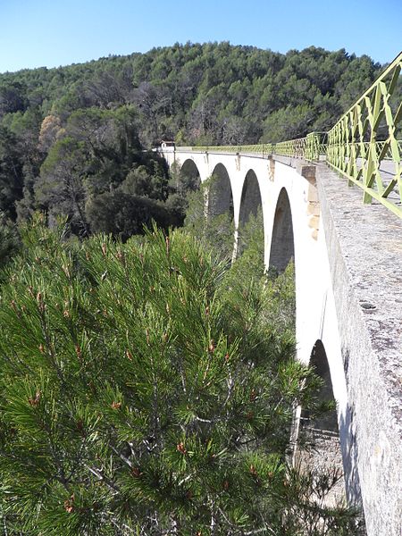 File:Seillans (Viaduc du Rayol).JPG