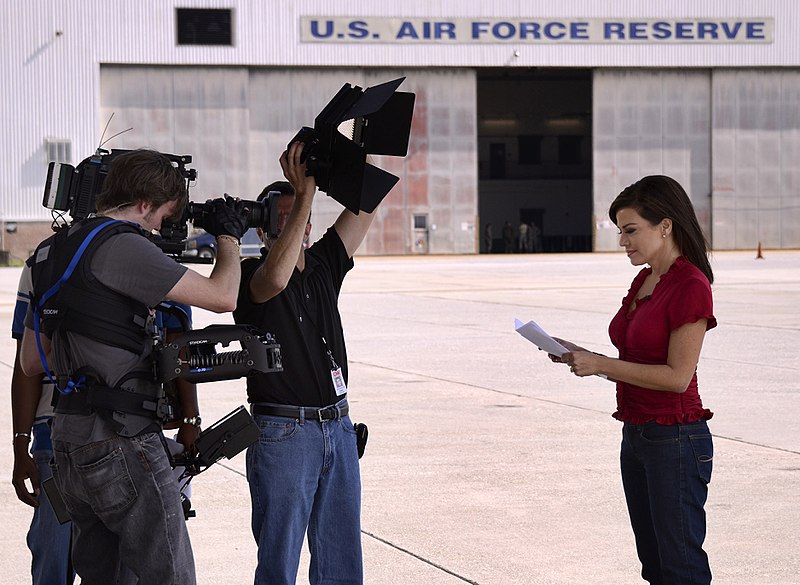 File:Senior CNN photojournalist, Ferre Dollar, lights Robin Meade.jpg