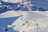 Teleférico en el complejo turístico de invierno y verano de Shahdag