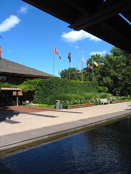 File:Shaw Festival Reflection Pond Vertical (10157159693).jpg