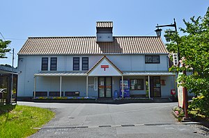 Shikiji Station, ekisha.jpg