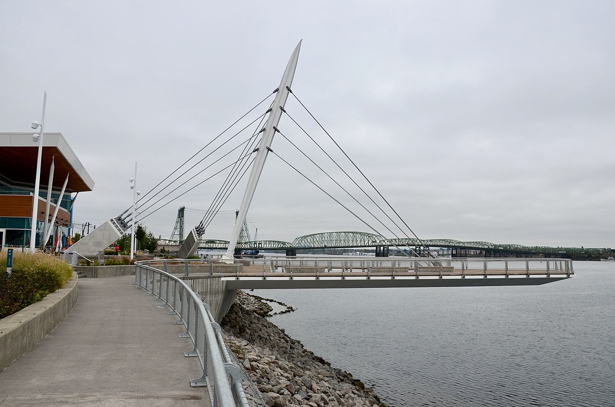 Side view of Grant St Pier from NW - Vancouver, Washington (2020).jpg