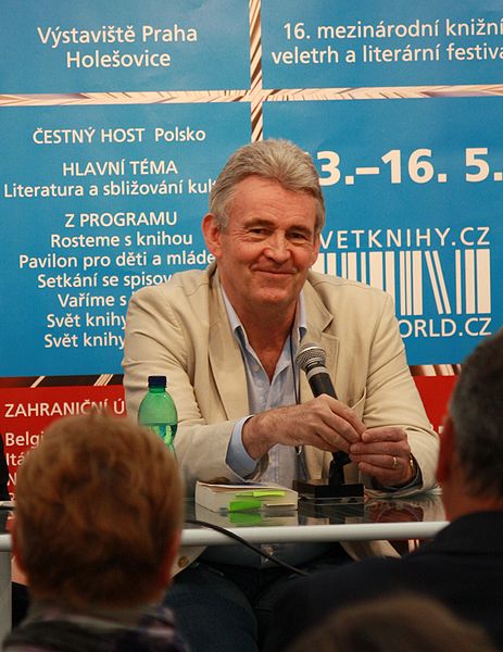 File:Simon Mawer na Světu knihy 2010 (004).JPG