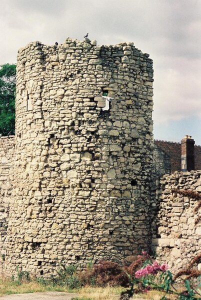 File:Southampton, Round Tower - geograph.org.uk - 644646.jpg