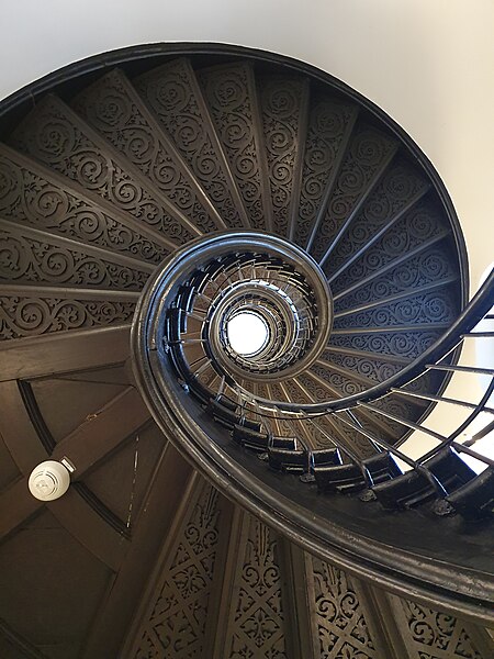 450px-Spiral_steps_in_Frankfort_museum.jpg (450×600)