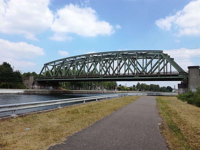 File:Spoorbrug bij Kuringen 17.jpg