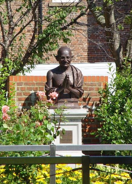 File:Statue of Gandhi, Hull - geograph.org.uk - 534830.jpg