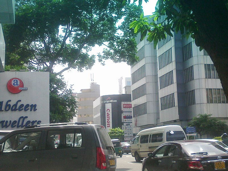 File:Street in Colombo 3.jpg