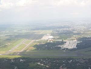 Flughafen Makassar: Gebühren, Lage und Verkehrsanbindung, Geschichte