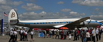Le Lockheed Constellation L-1049F HB-RSC, ex N73544, numéro de série 4175, est l'un des derniers qui vole encore. Le 26 avril 2004, il quitta Camarillo, en Californie pour se poser en Suisse le 8 mai. Ici, l'avion lors du salon du Bourget en 2007. (définition réelle 4 714 × 1 908)