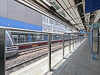 已加设月台玻璃栏杆的东铁线月台已停用登车范围（2024年5月）