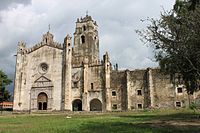 Templo y Antiguo convento de San Juan Bautista en Yecapixtla.JPG