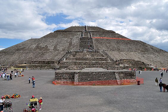 Treppe auf den Sonnentempel in Teotihuacan, Mexiko