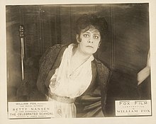 1915 yilda nishonlangan janjal lobbycard.jpeg