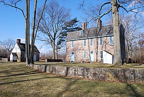 Mansion and Kitchen House (2006)